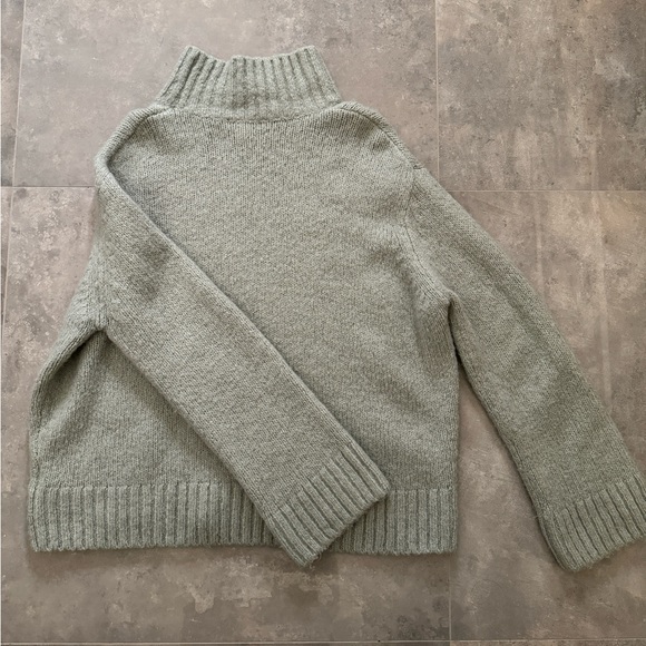 H&M Sage Green Turtleneck Size Small - Picture 3 of 5